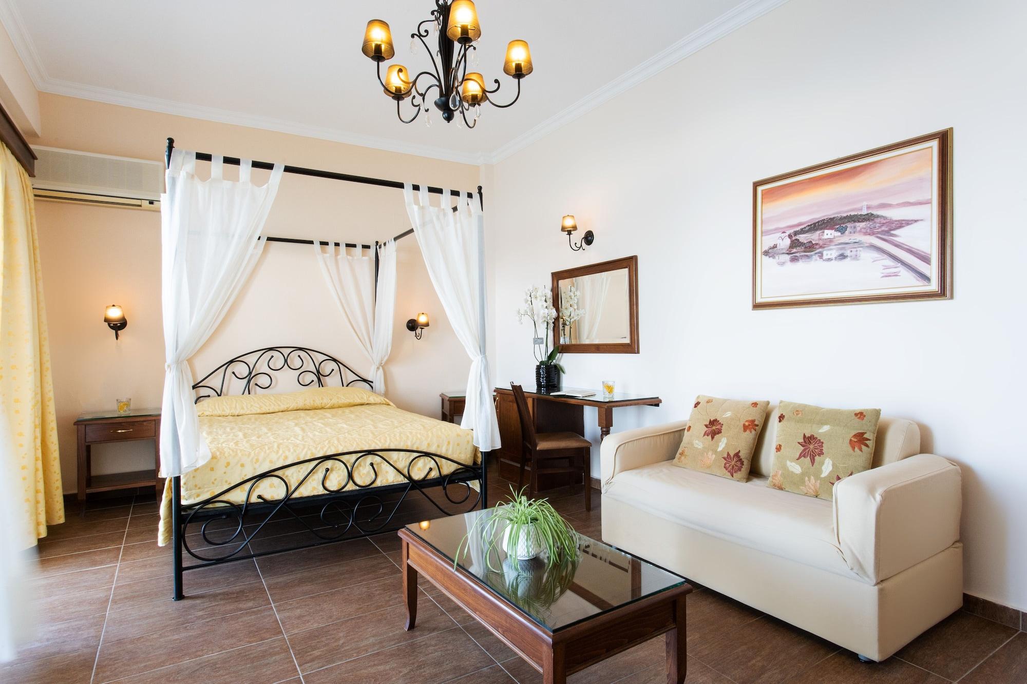 Pantheon City Hotel Gythio Esterno foto
