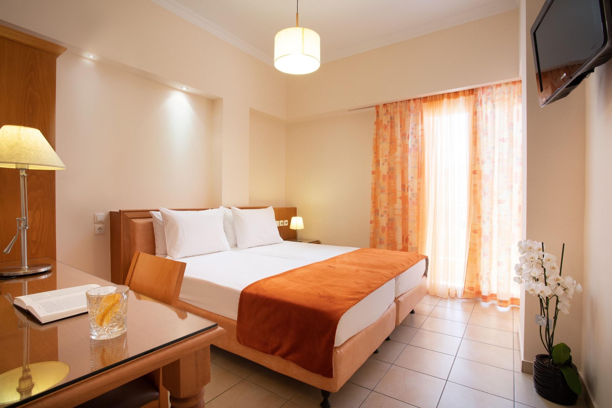 Pantheon City Hotel Gythio Esterno foto