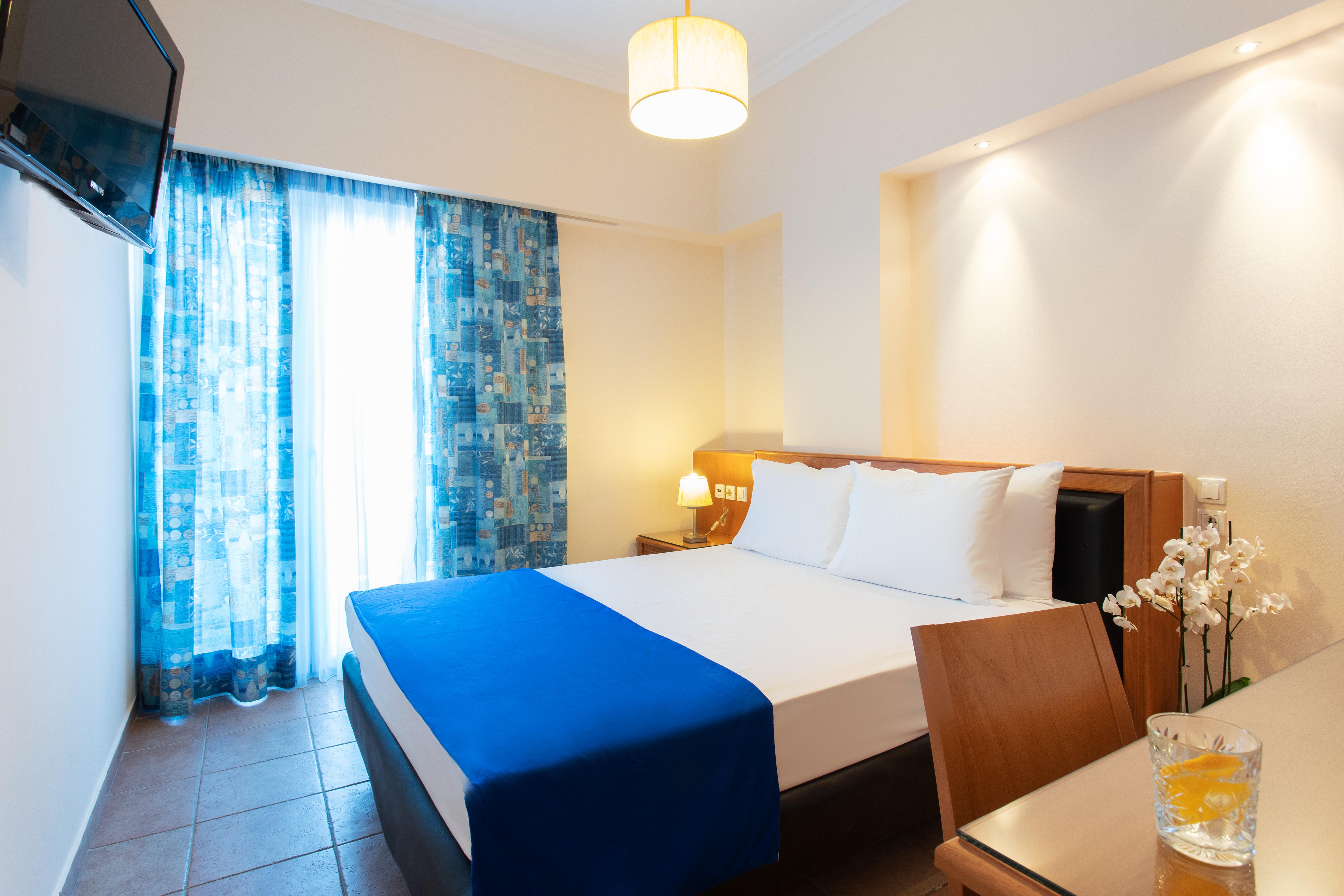 Pantheon City Hotel Gythio Esterno foto