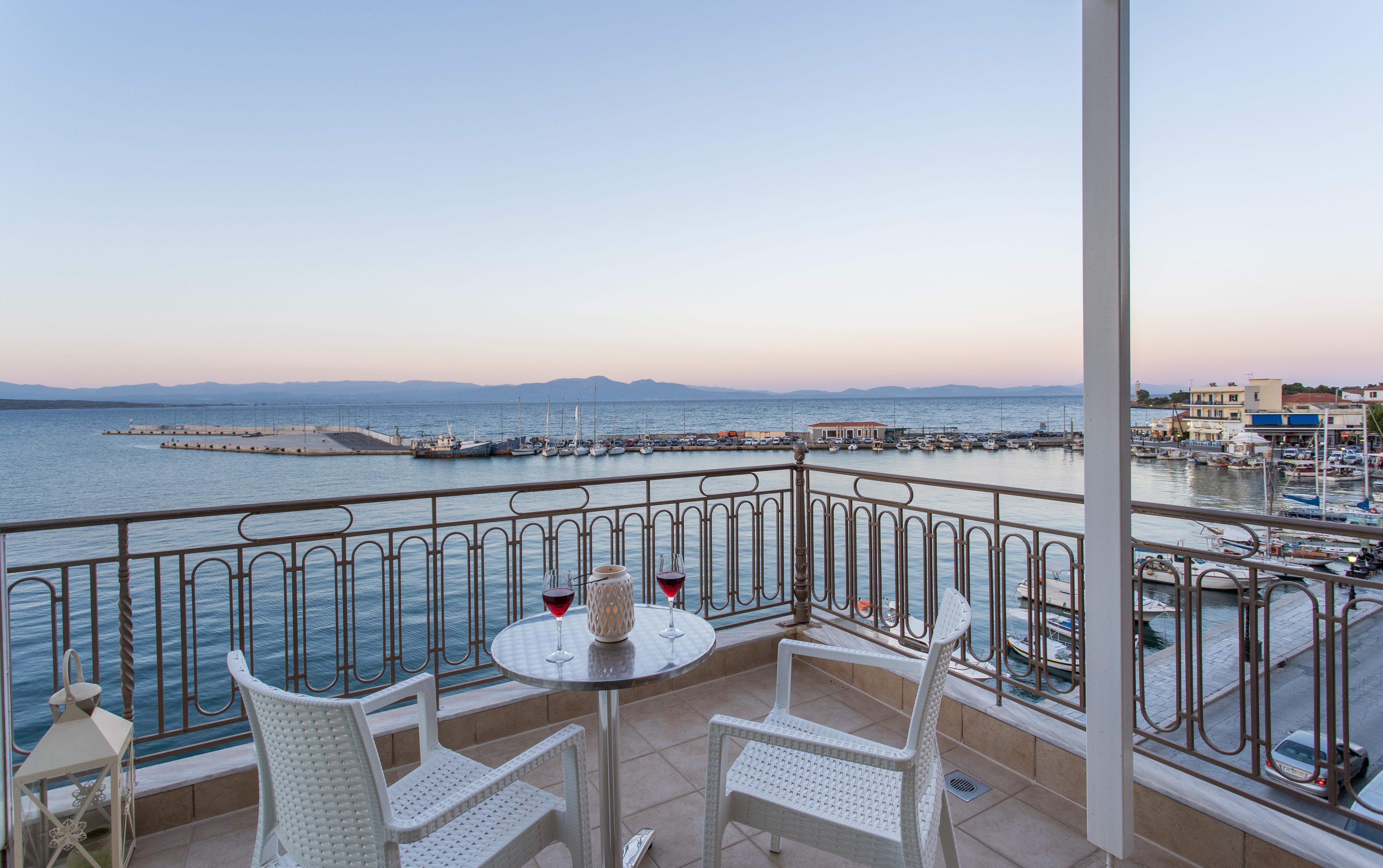 Pantheon City Hotel Gythio Esterno foto