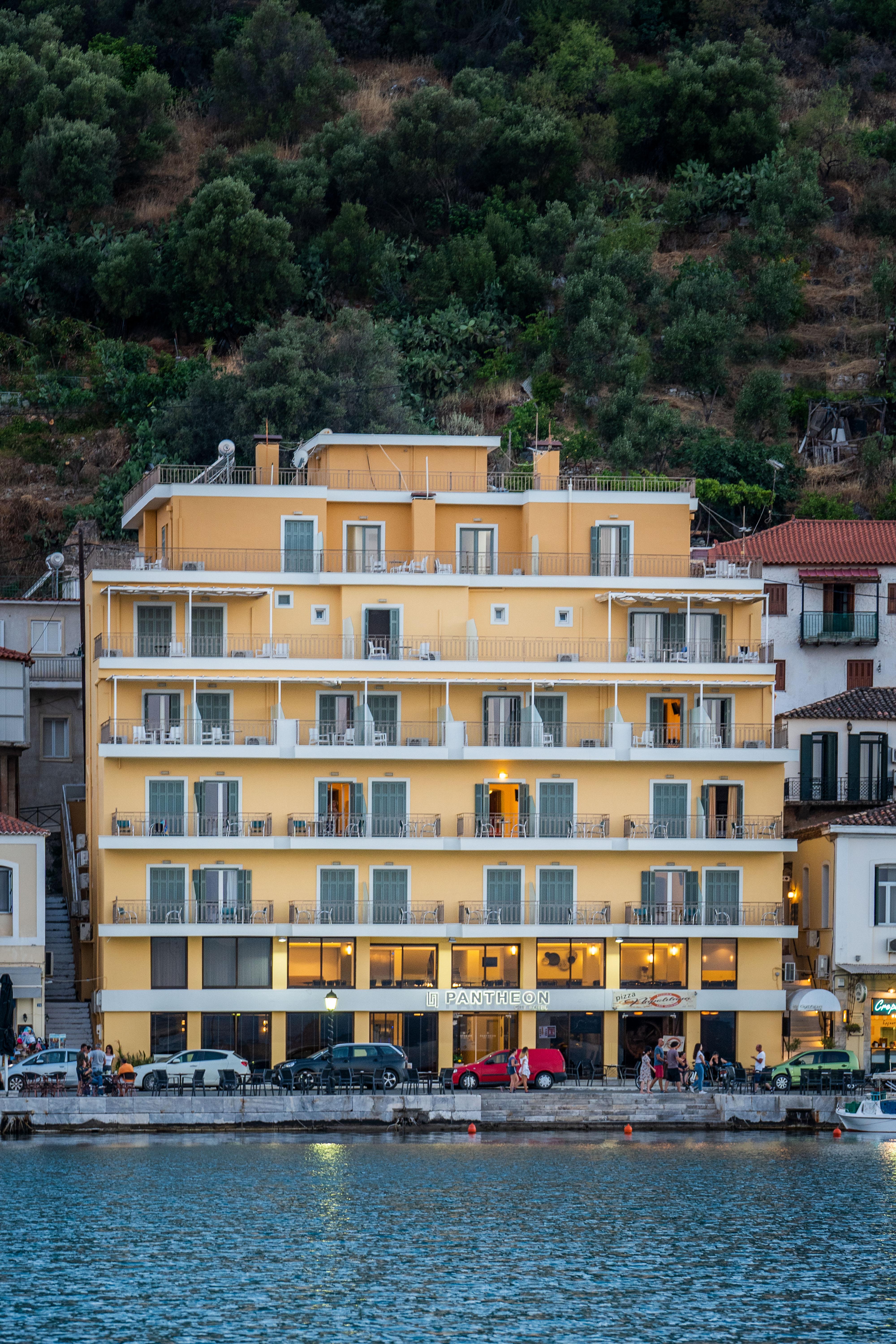 Pantheon City Hotel Gythio Esterno foto