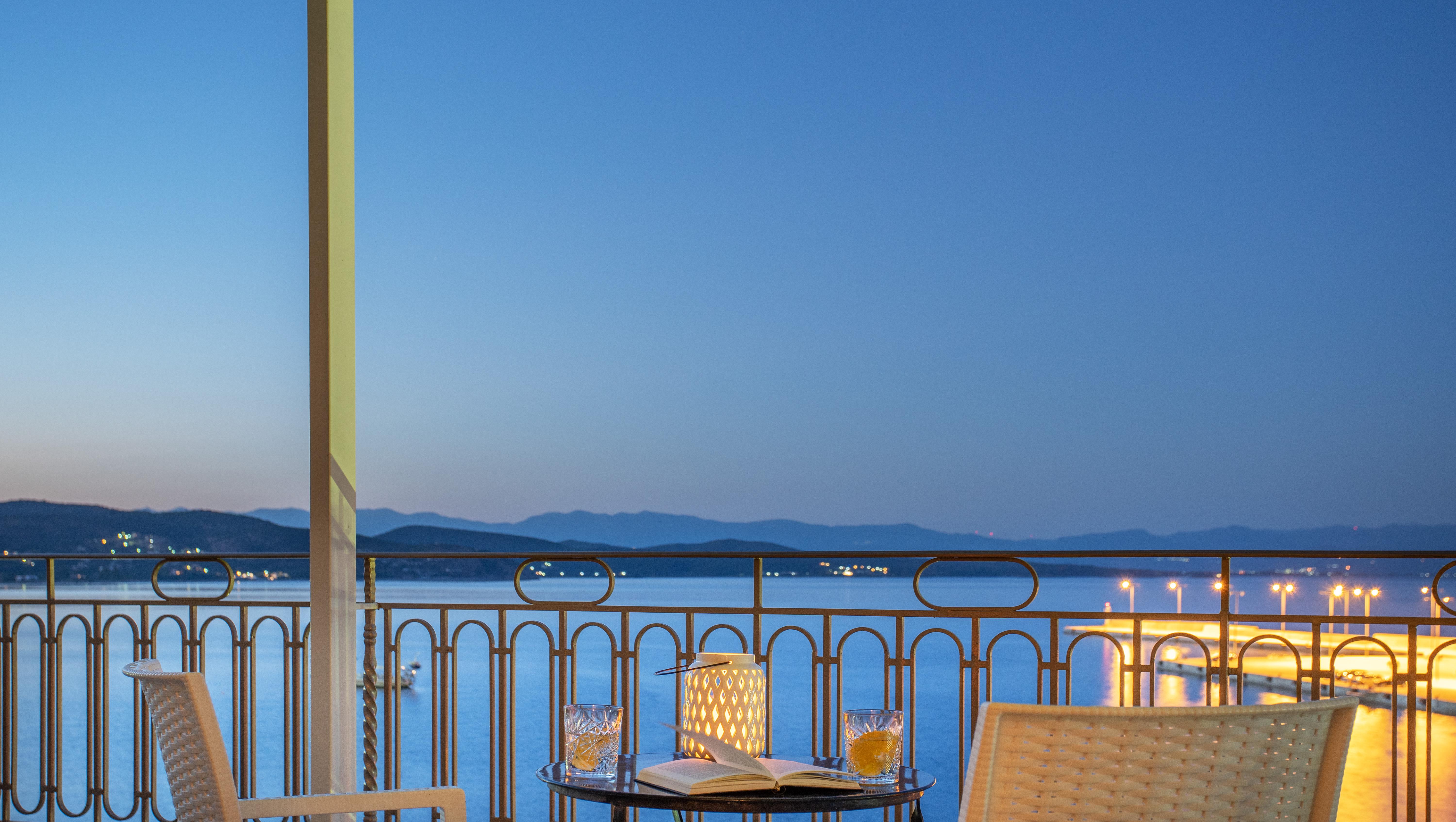 Pantheon City Hotel Gythio Esterno foto
