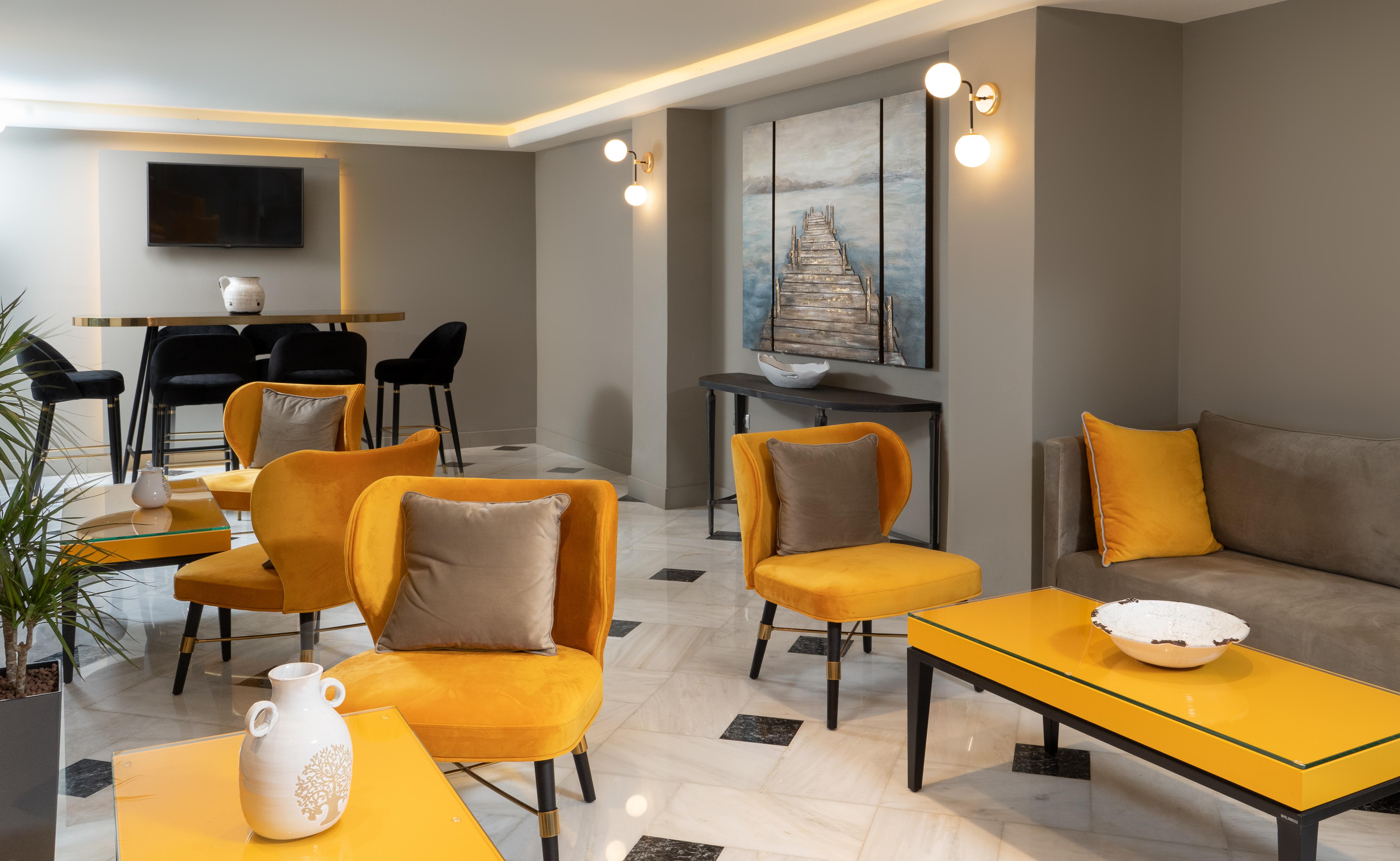 Pantheon City Hotel Gythio Esterno foto