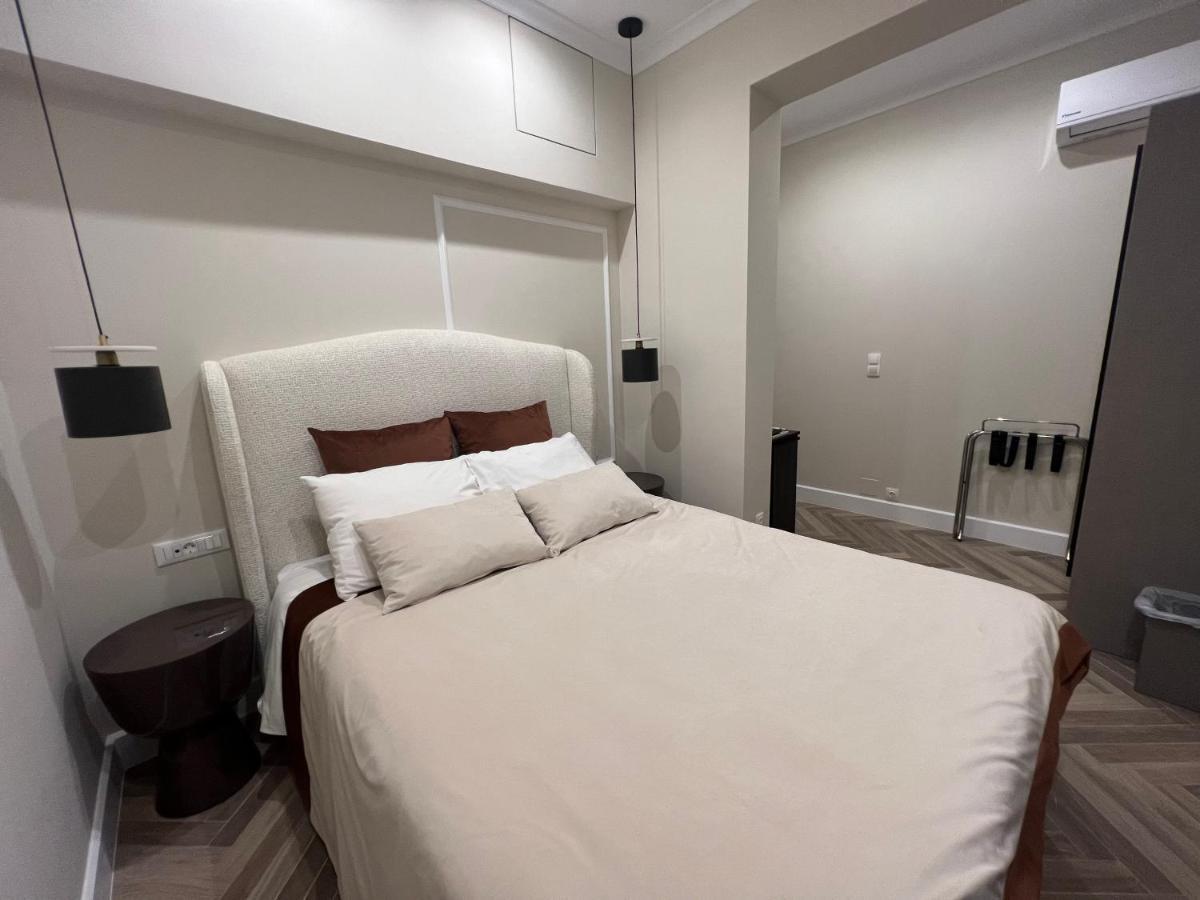 Pantheon City Hotel Gythio Esterno foto