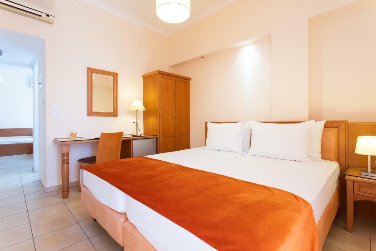Pantheon City Hotel Gythio Esterno foto